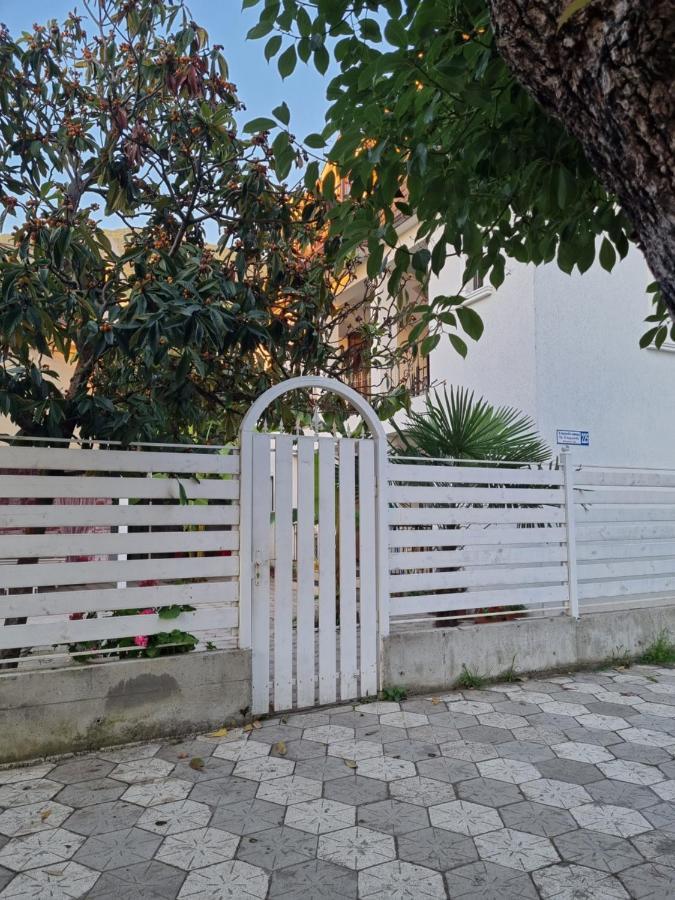 White House Hotel Gagra Esterno foto